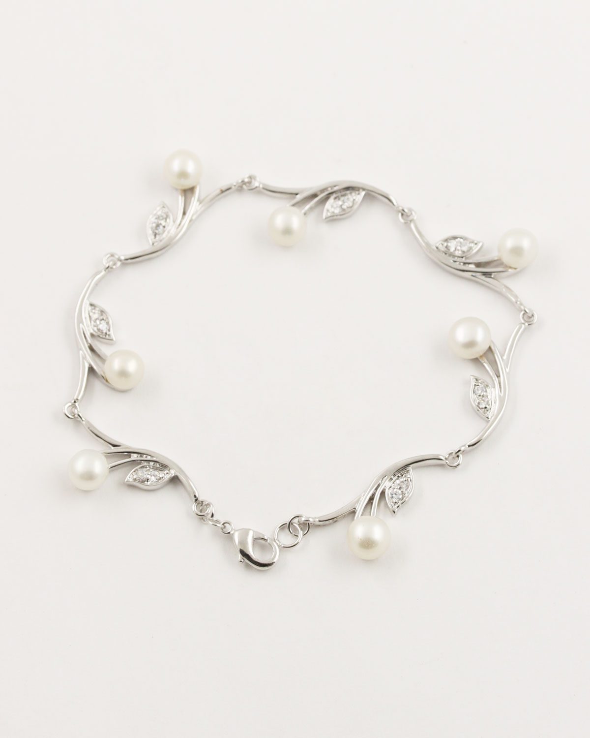 pearl petal bracelet