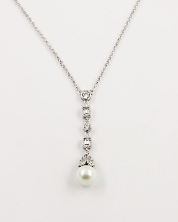 simple antique pearl necklace